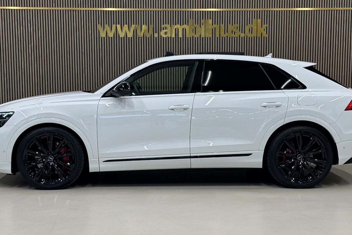 Hvid Audi Q8 fra 2025
