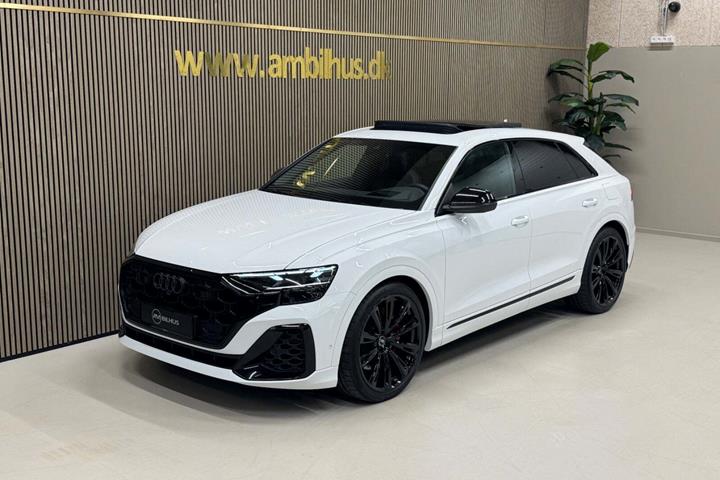 Hvid Audi Q8 fra 2025
