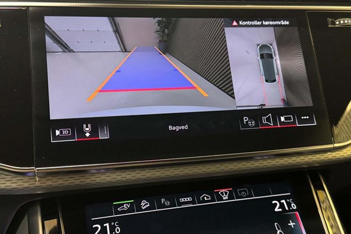 Hvid Audi Q8 fra 2025
