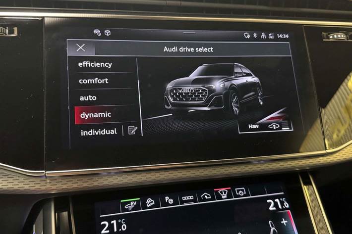 Hvid Audi Q8 fra 2025