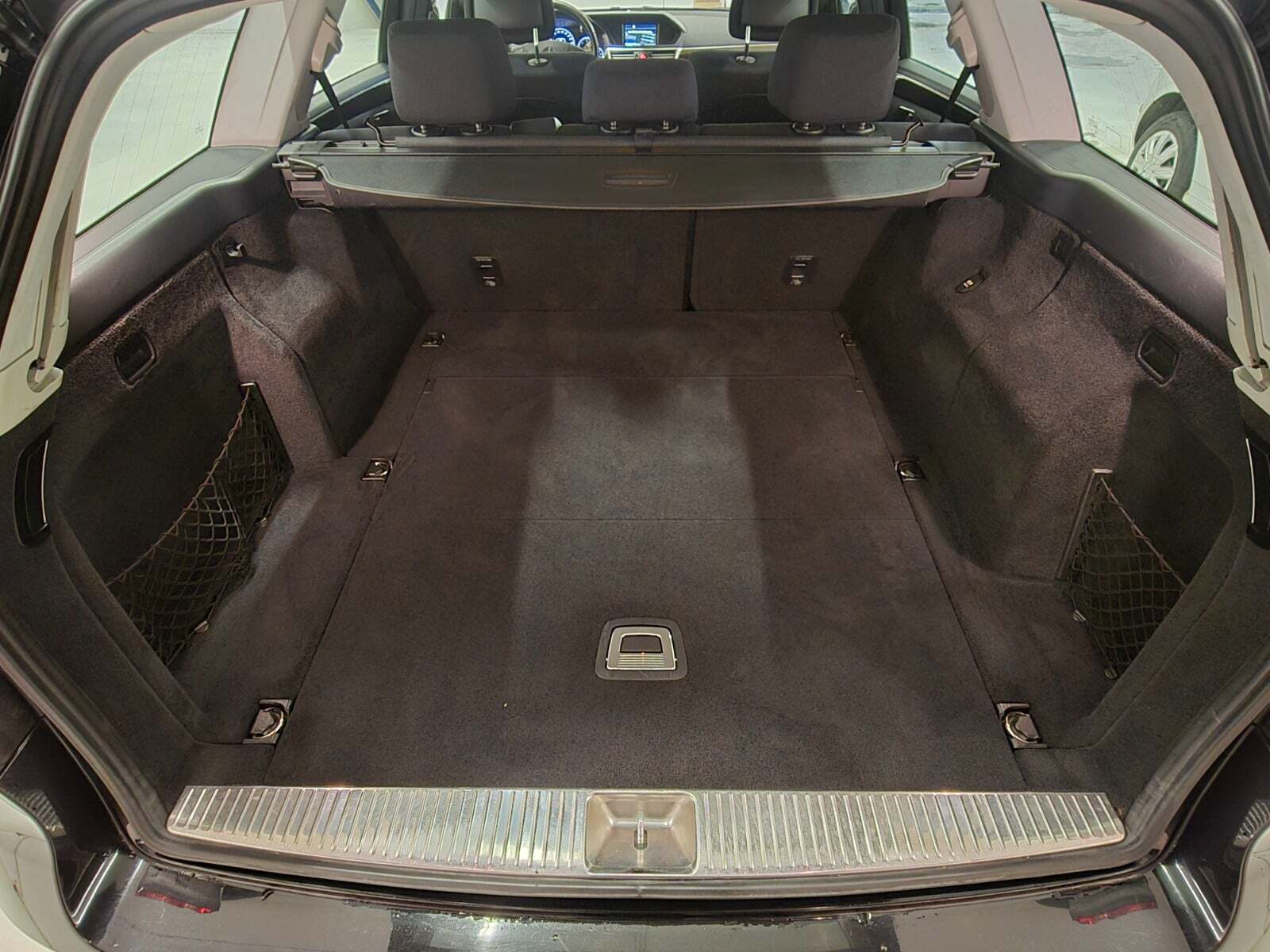 Sort Mercedes E220 fra 2012