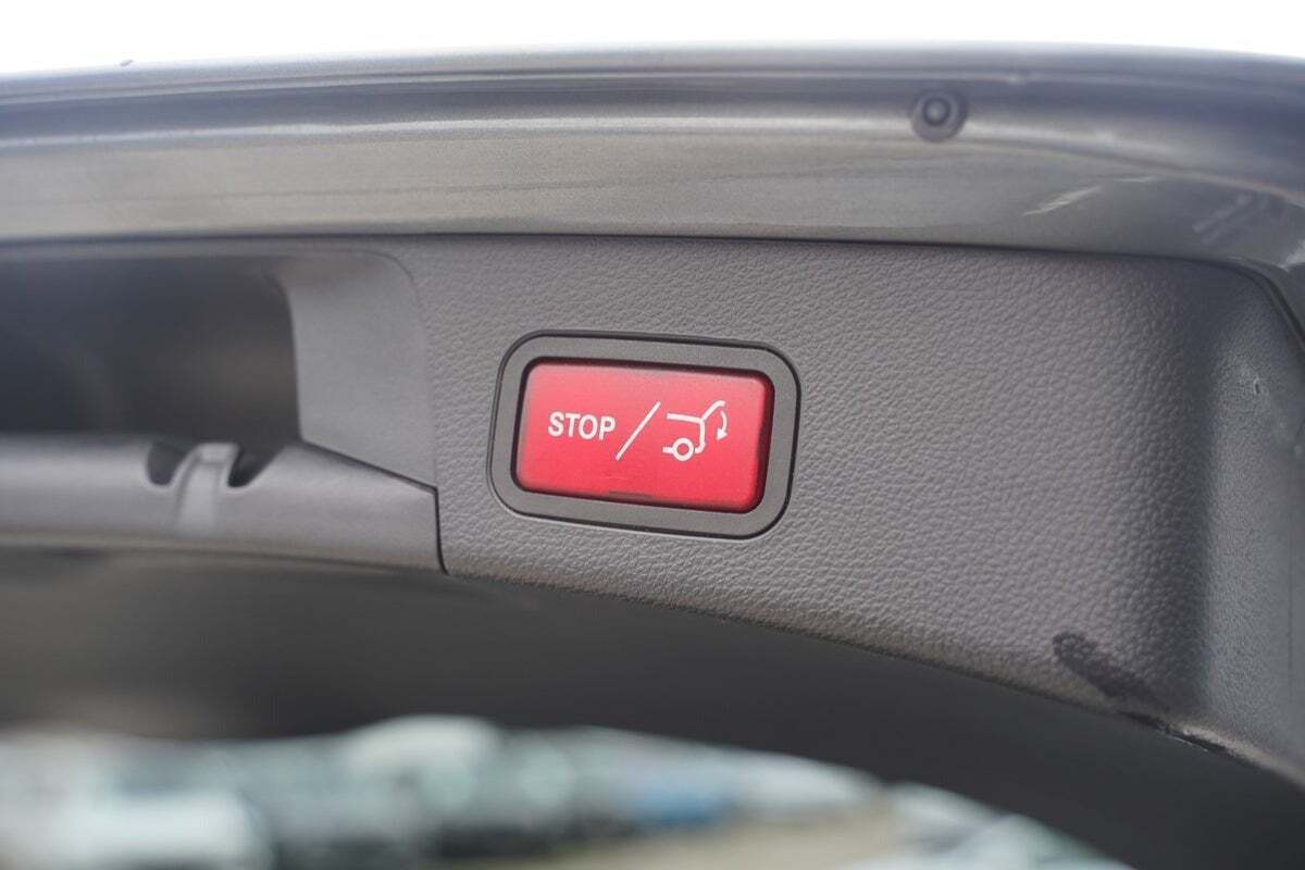 Grå Mercedes C220 d fra 2019