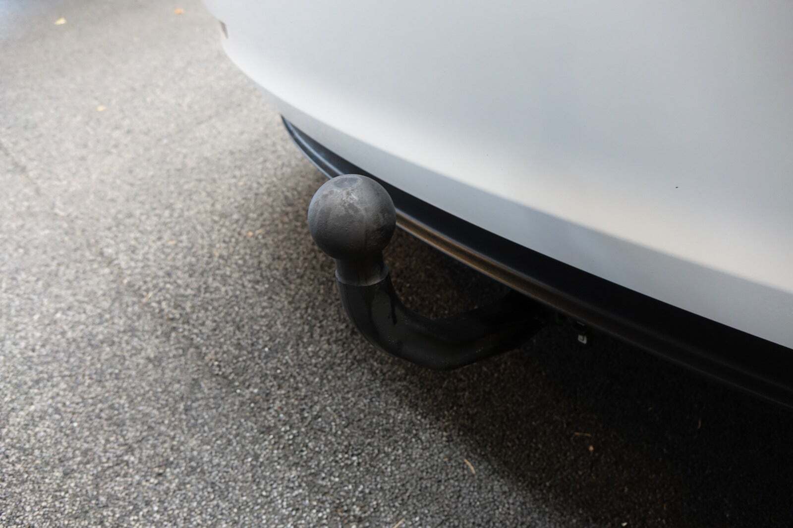 Hvid Tesla Model 3 fra 2022