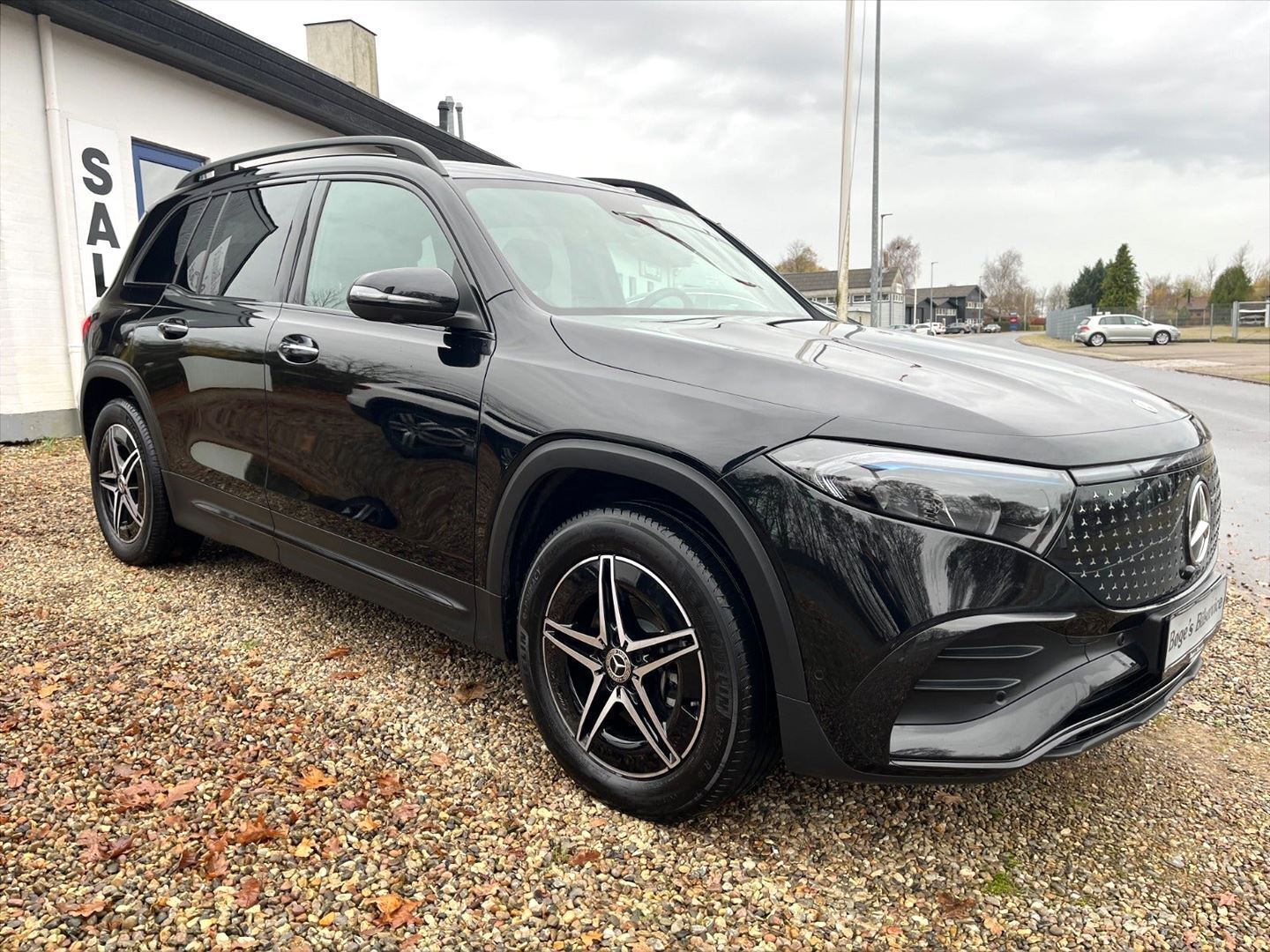 Sort Mercedes EQB 250+ fra 2024