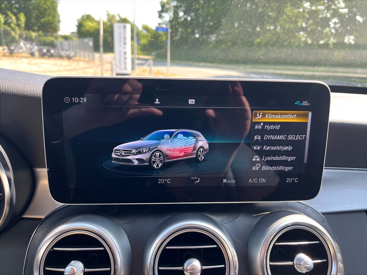 Sølv Mercedes C300 de fra 2020