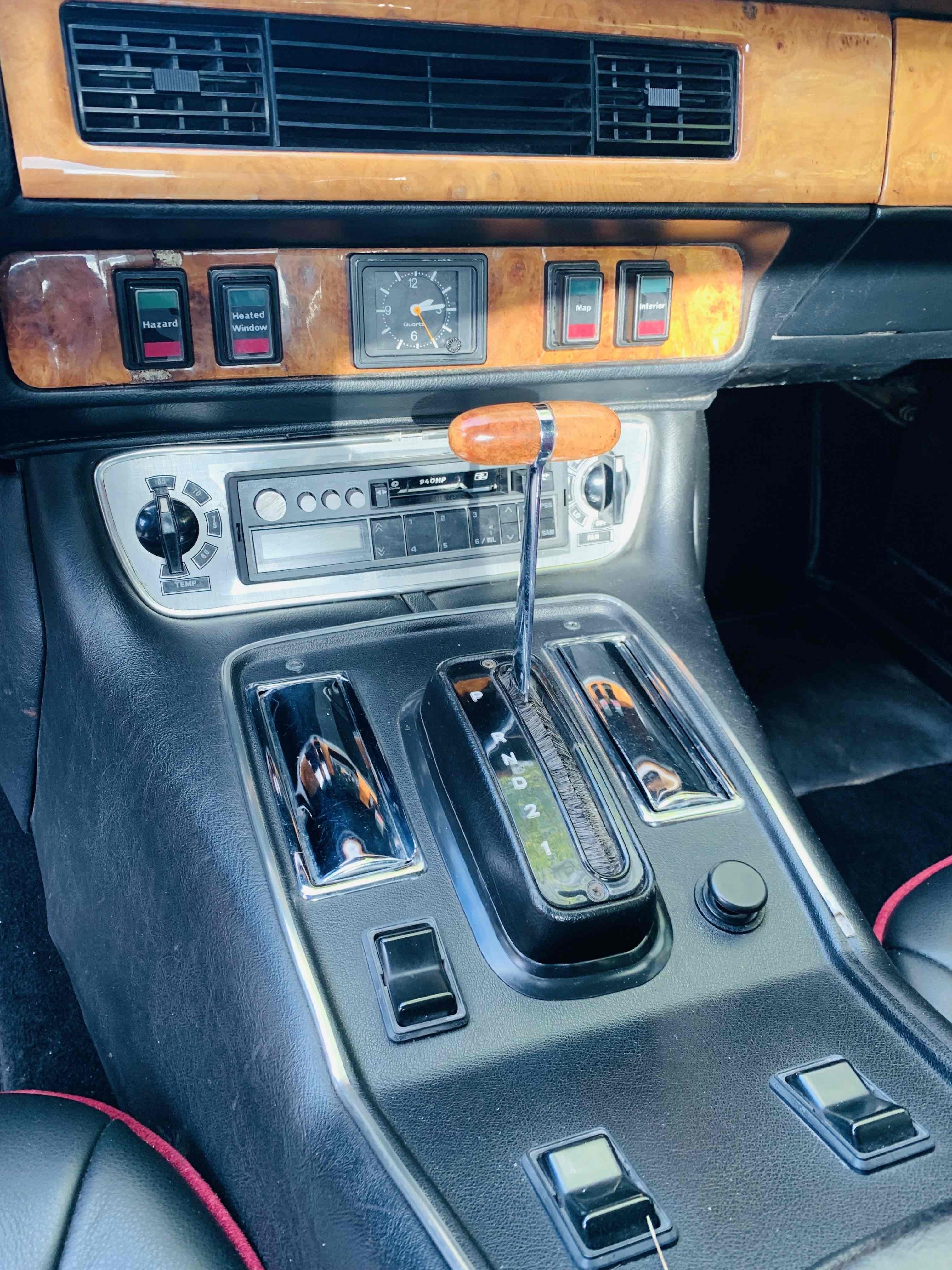 Sølv Jaguar XJS fra 1978