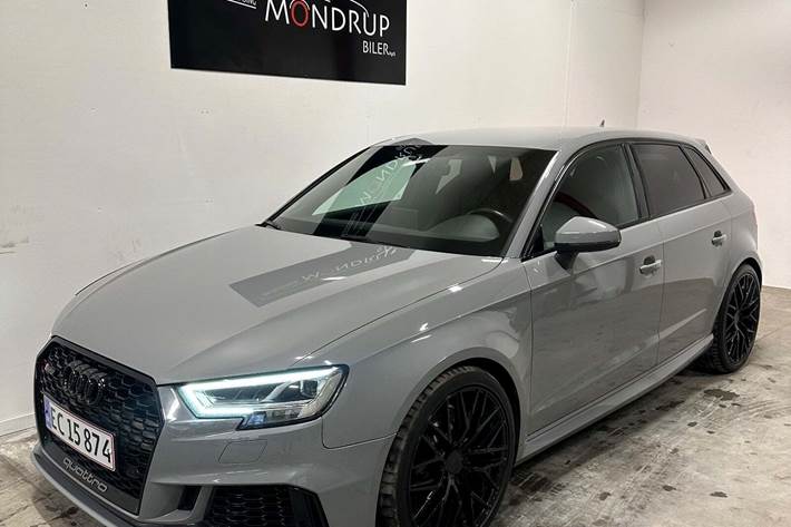 Grå Audi RS3 fra 2017 set udefra