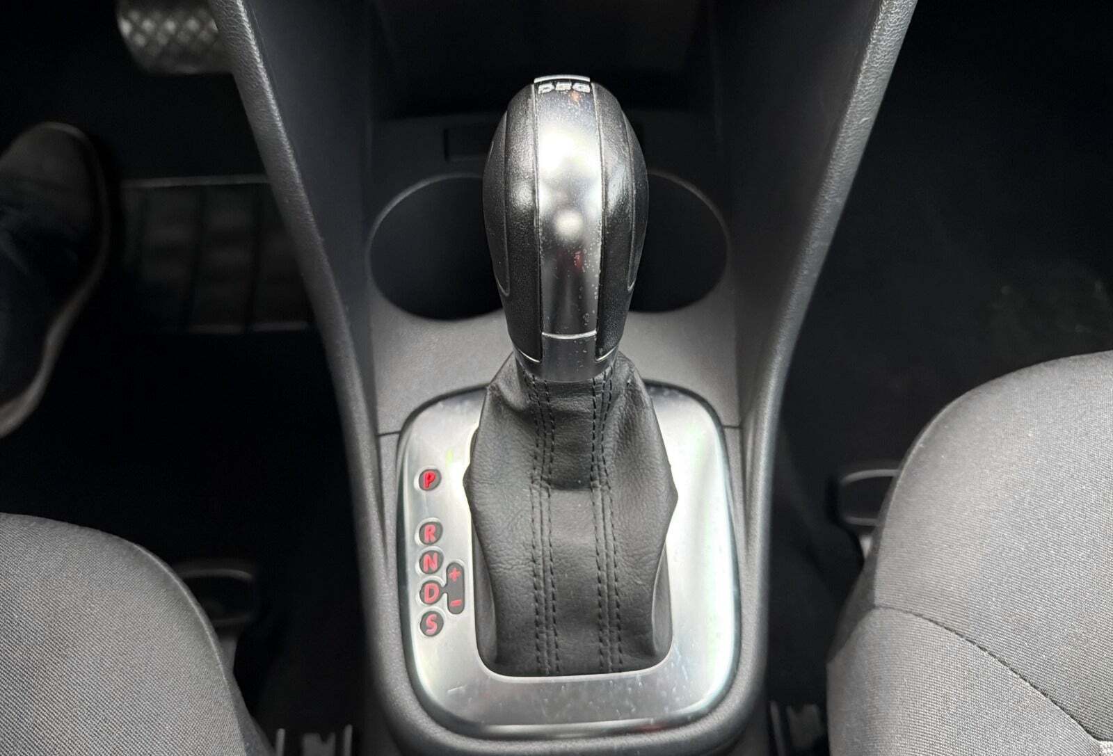 Grå VW Polo fra 2011