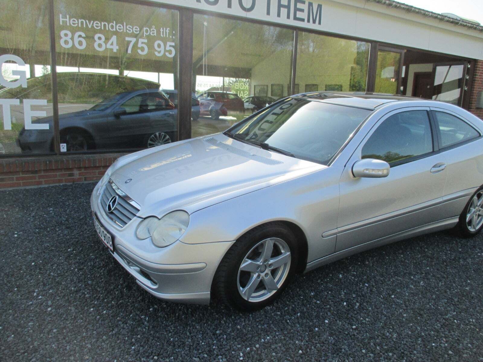 Sølv Mercedes C200 fra 2001