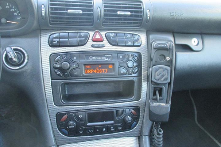 Sølv Mercedes C200 fra 2001