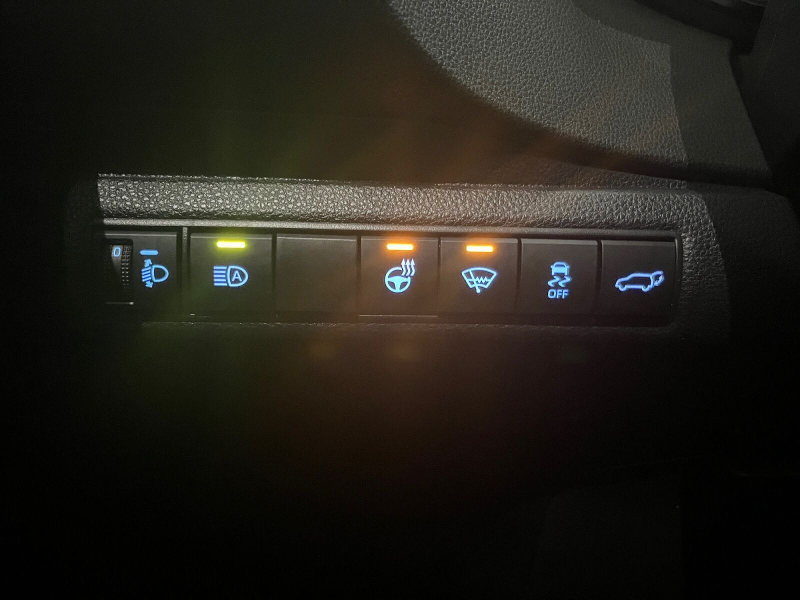 Grå Toyota Corolla fra 2020