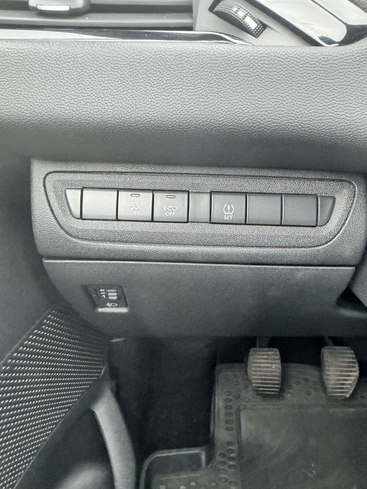 Sort Peugeot 208 fra 2015