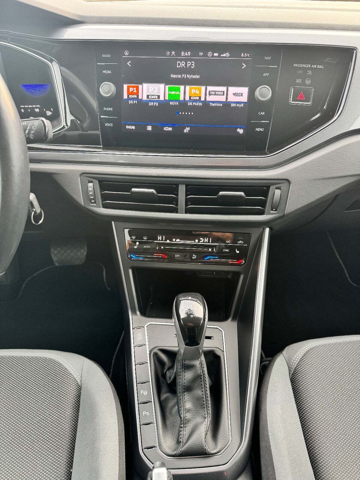 Grå VW Polo fra 2022