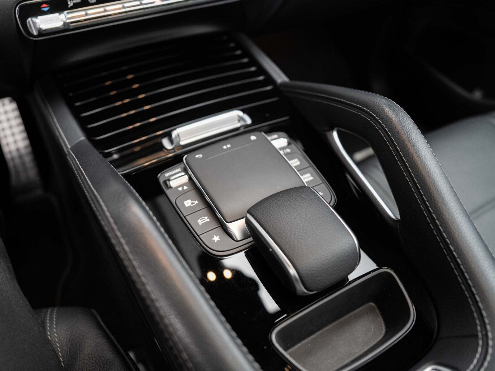 Sølv Mercedes GLE350 de fra 2021