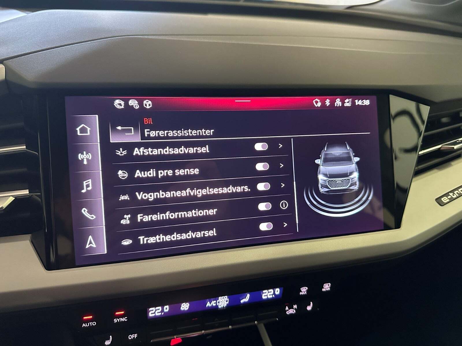 Grå Audi Q4 e-tron fra 2024