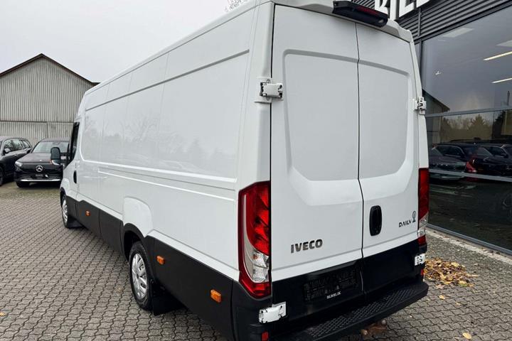 Hvid Iveco Daily fra 2016