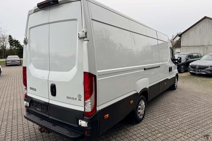 Hvid Iveco Daily fra 2016
