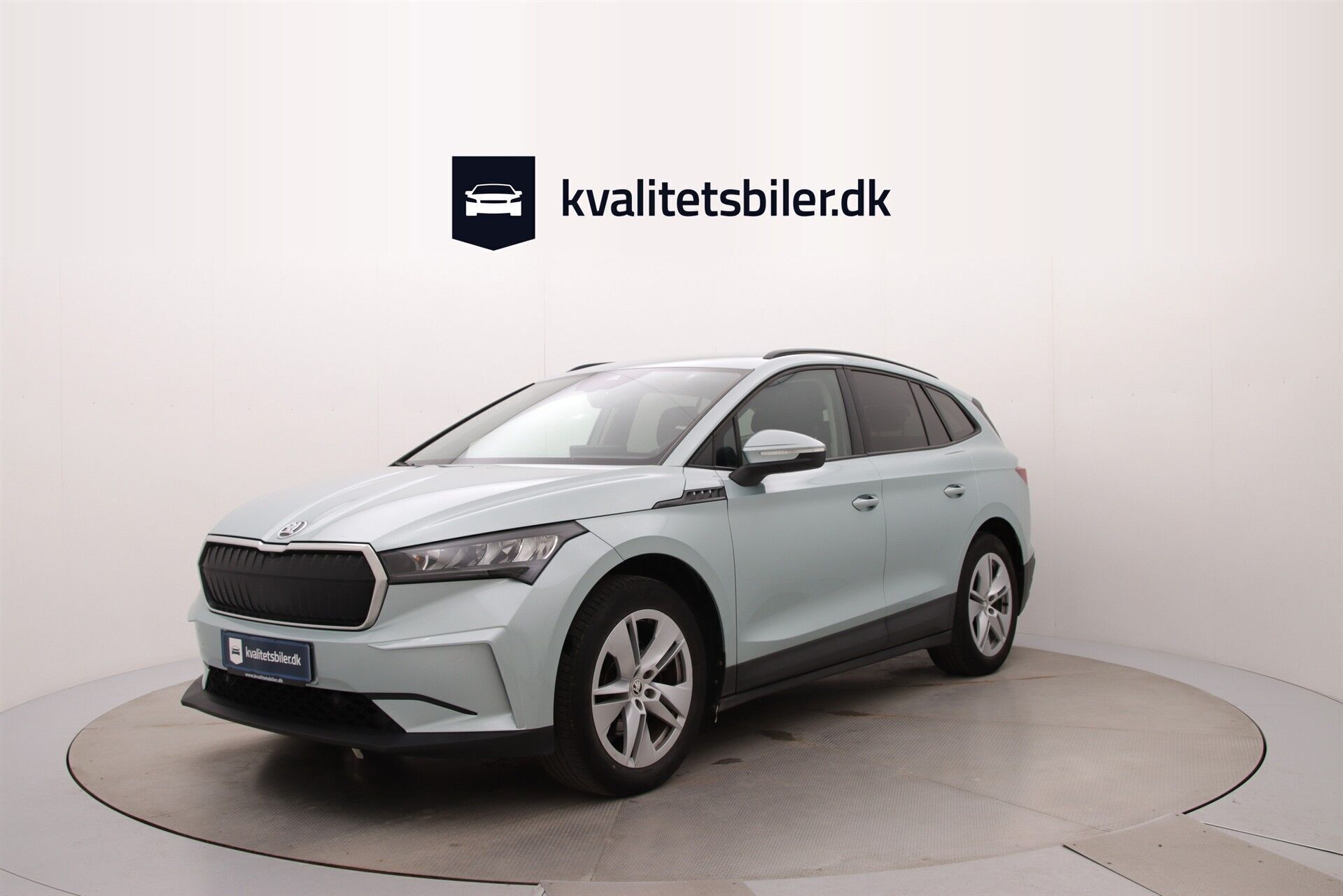 Sølv Skoda Enyaq fra 2021 set udefra