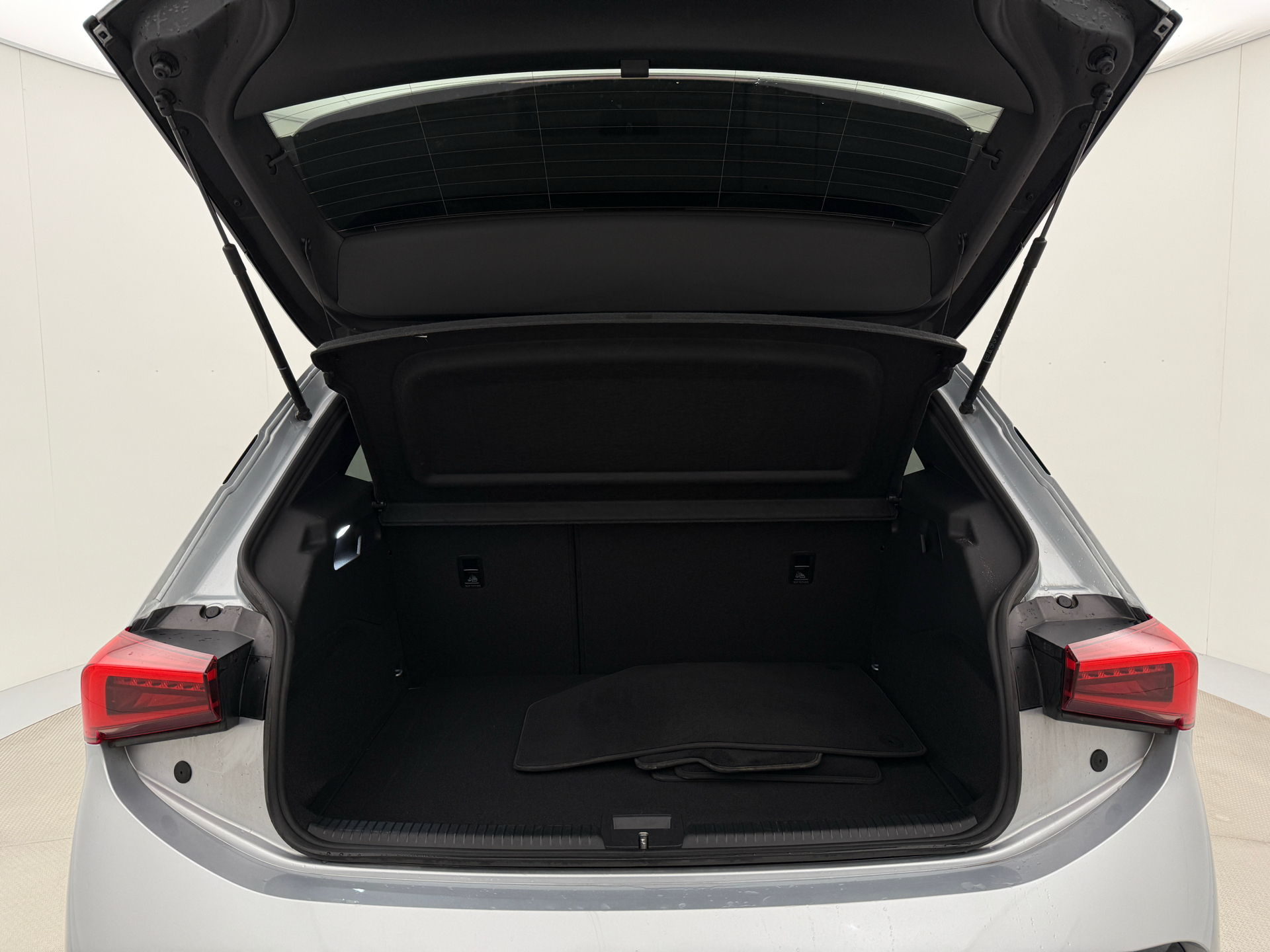 Sølv Cupra Born fra 2023