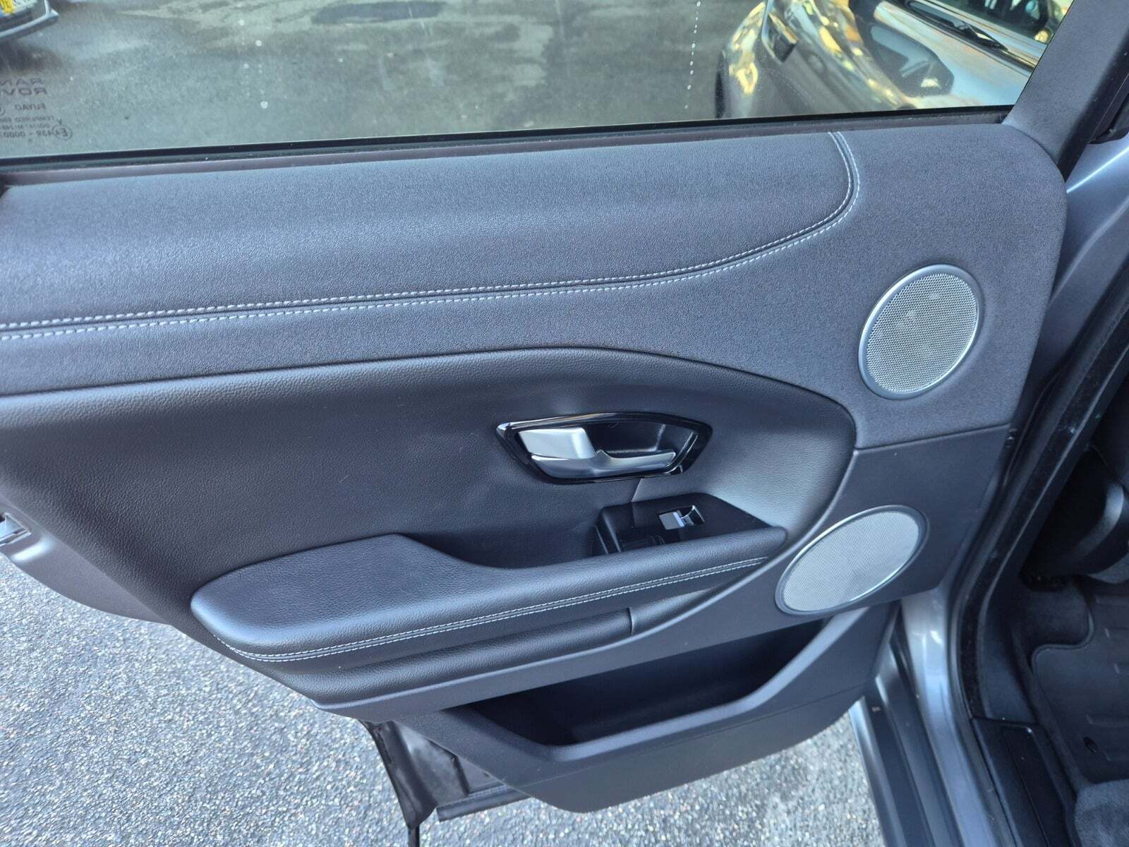 Grå Land Rover Range Rover evoque fra 2016