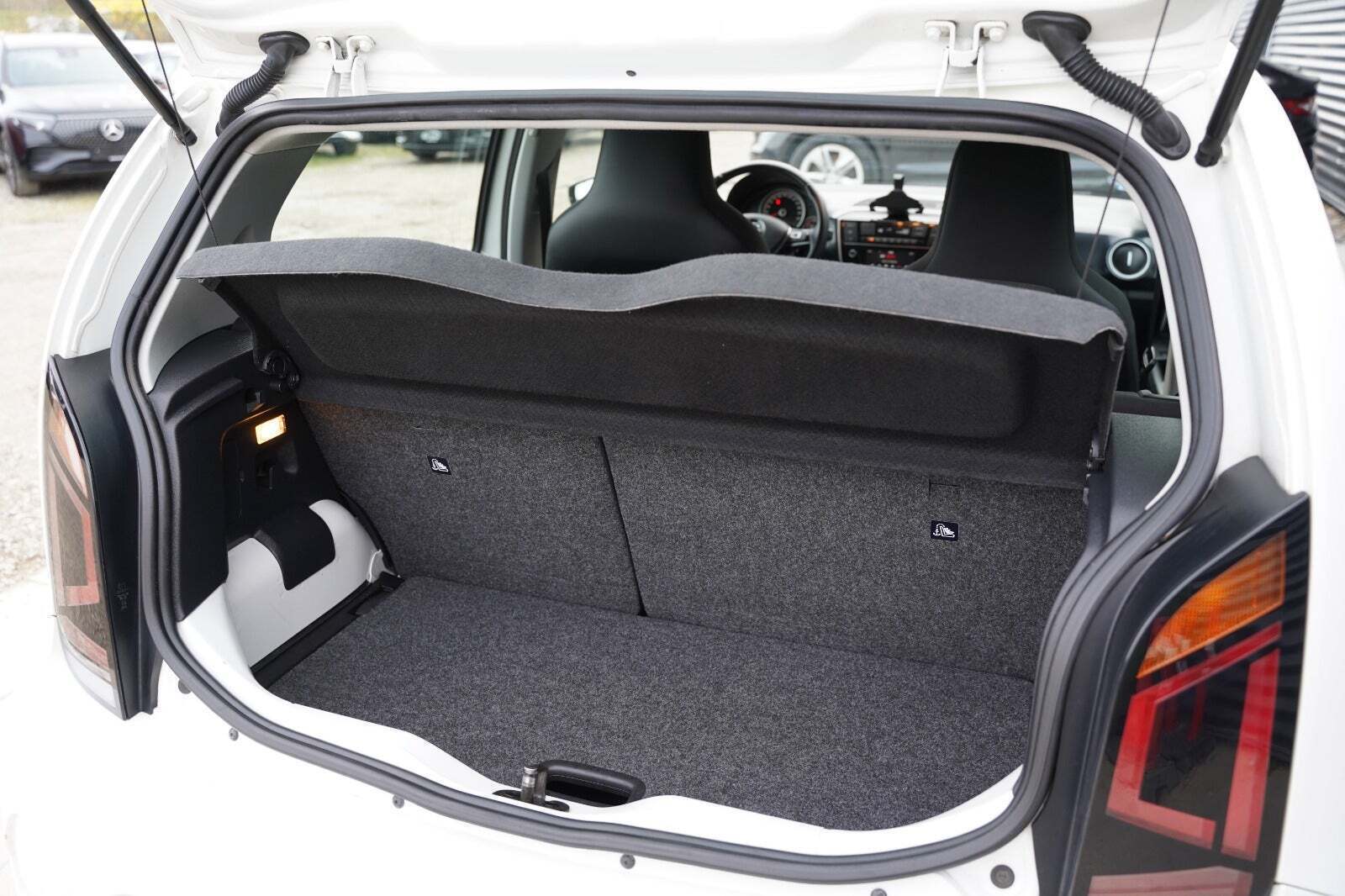 Hvid VW UP! fra 2018