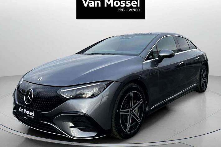 Grå Mercedes EQE350 fra 2023 set udefra