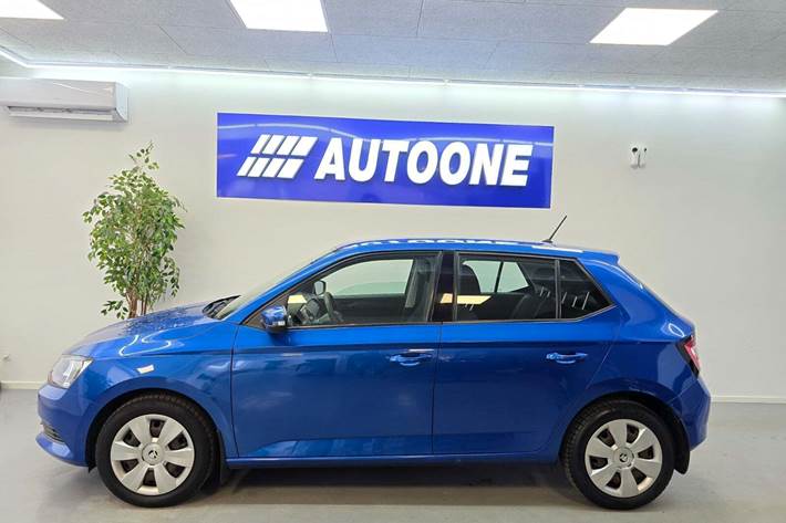 Blå Skoda Fabia fra 2017