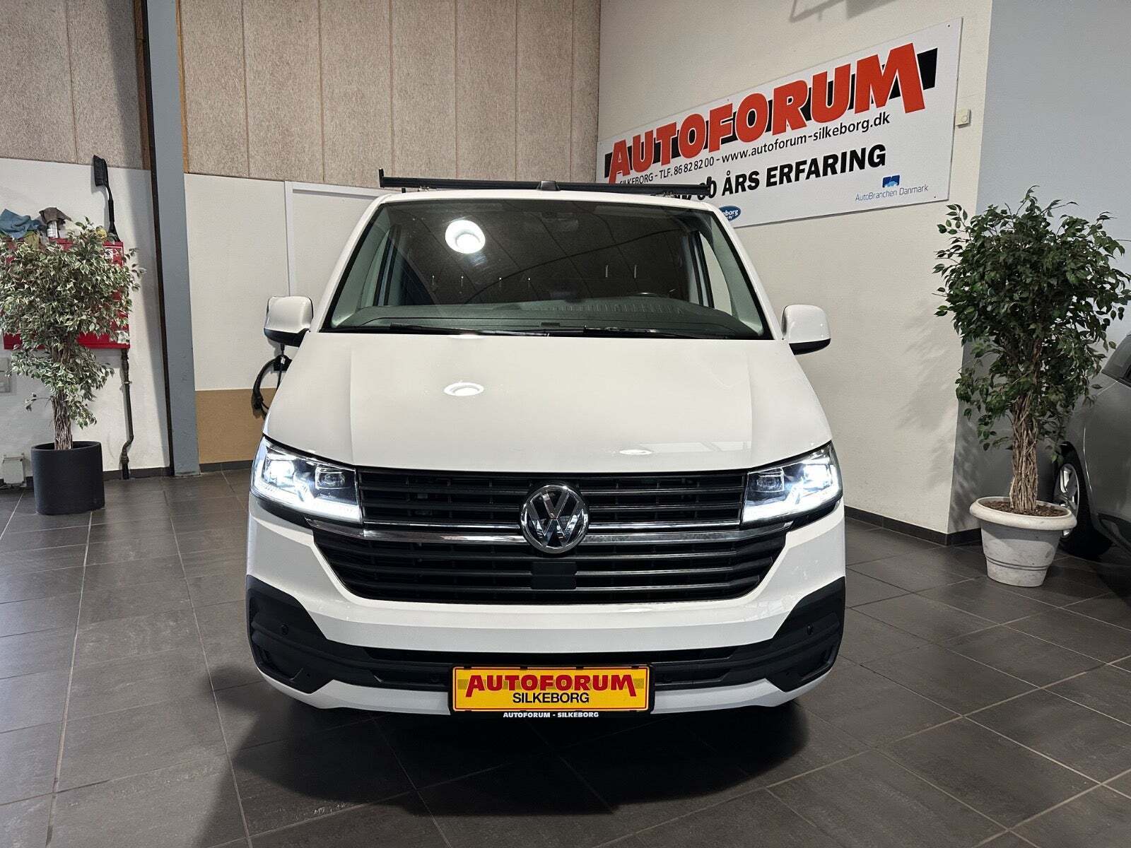 VW Transporter 2,0 TDi 150 Kassevogn DSG lang