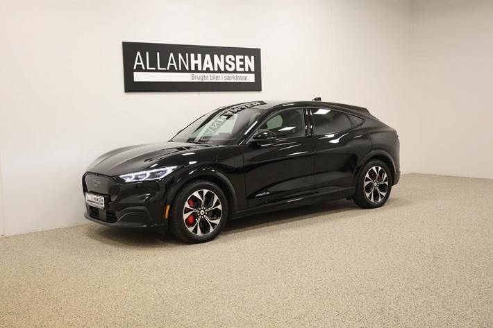Sort Ford Mustang Mach-E fra 2023 set udefra