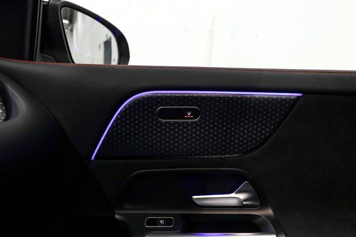 Sort Mercedes EQA250+ fra 2024