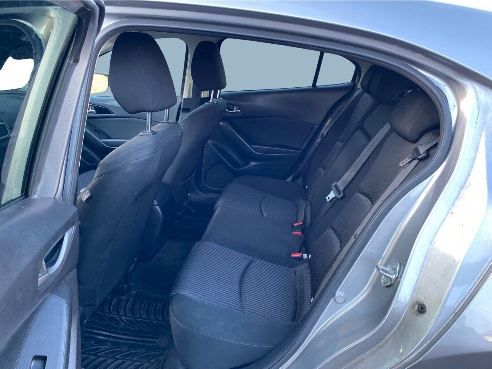 Grå Mazda 3 fra 2015