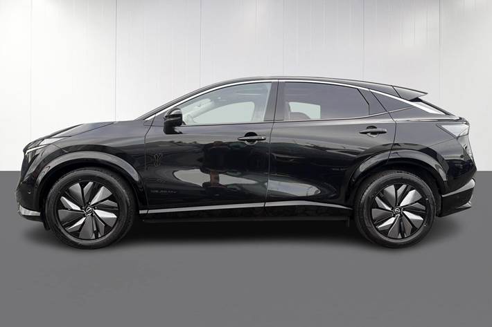 Sort Nissan Ariya fra 2025