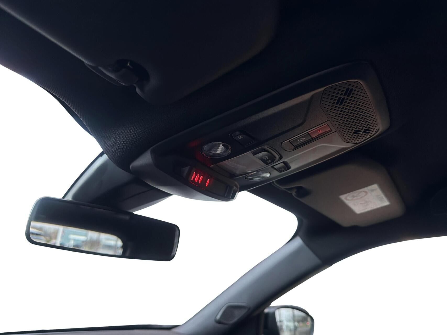 Sort Peugeot e-2008 fra 2025