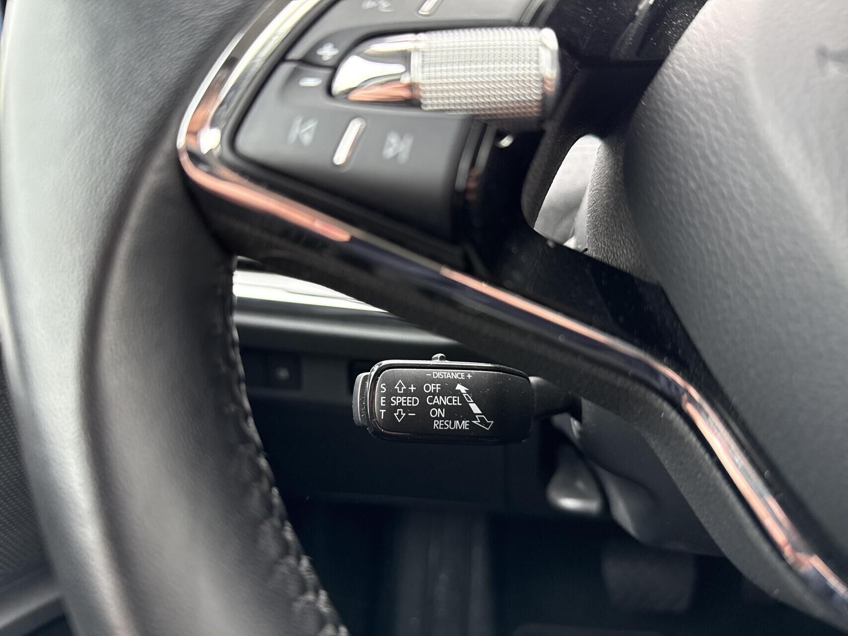 Blå Skoda Enyaq fra 2023