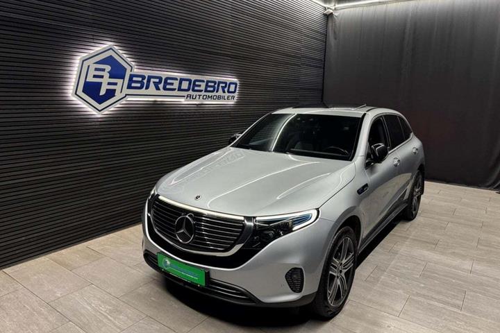 Sølv Mercedes EQC400 fra 2021 set udefra