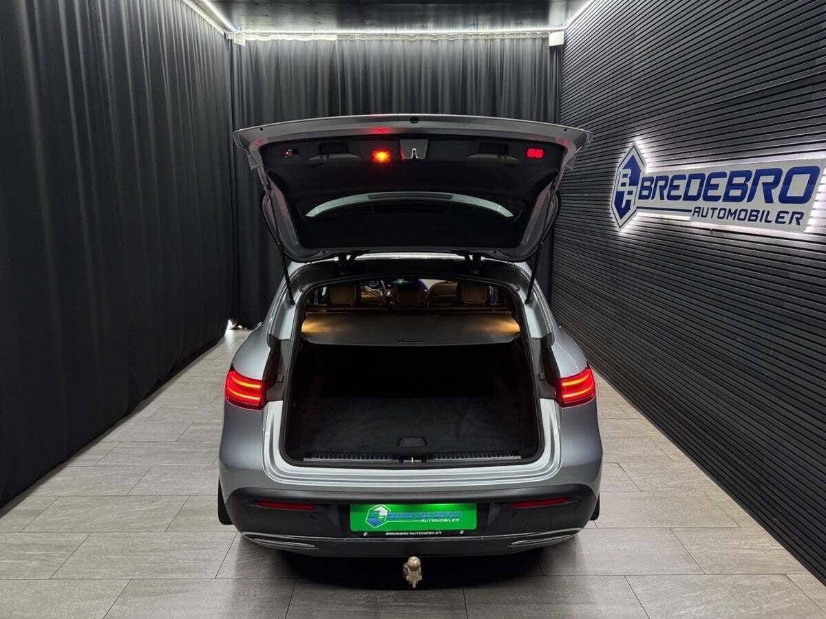 Sølv Mercedes EQC400 fra 2021