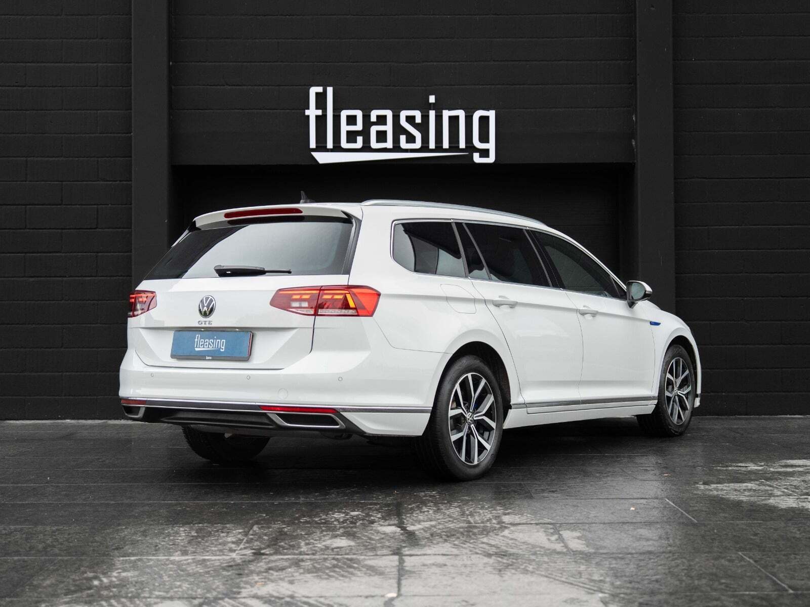 Hvid VW Passat fra 2021