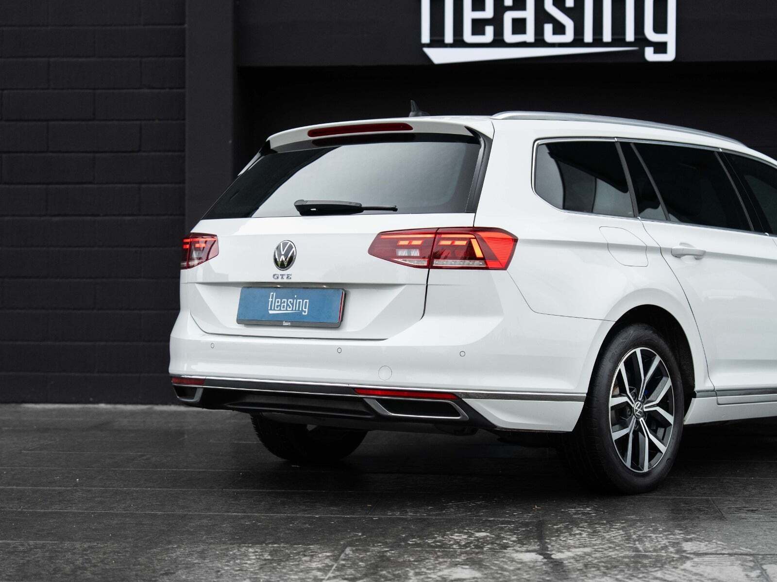 Hvid VW Passat fra 2021
