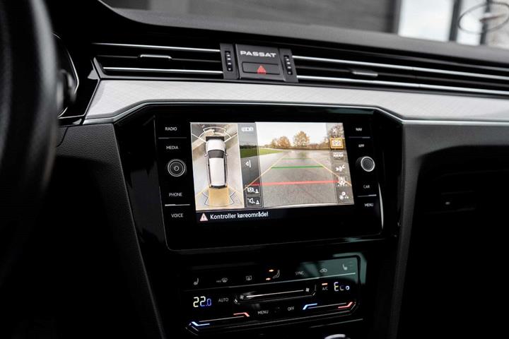 Hvid VW Passat fra 2021