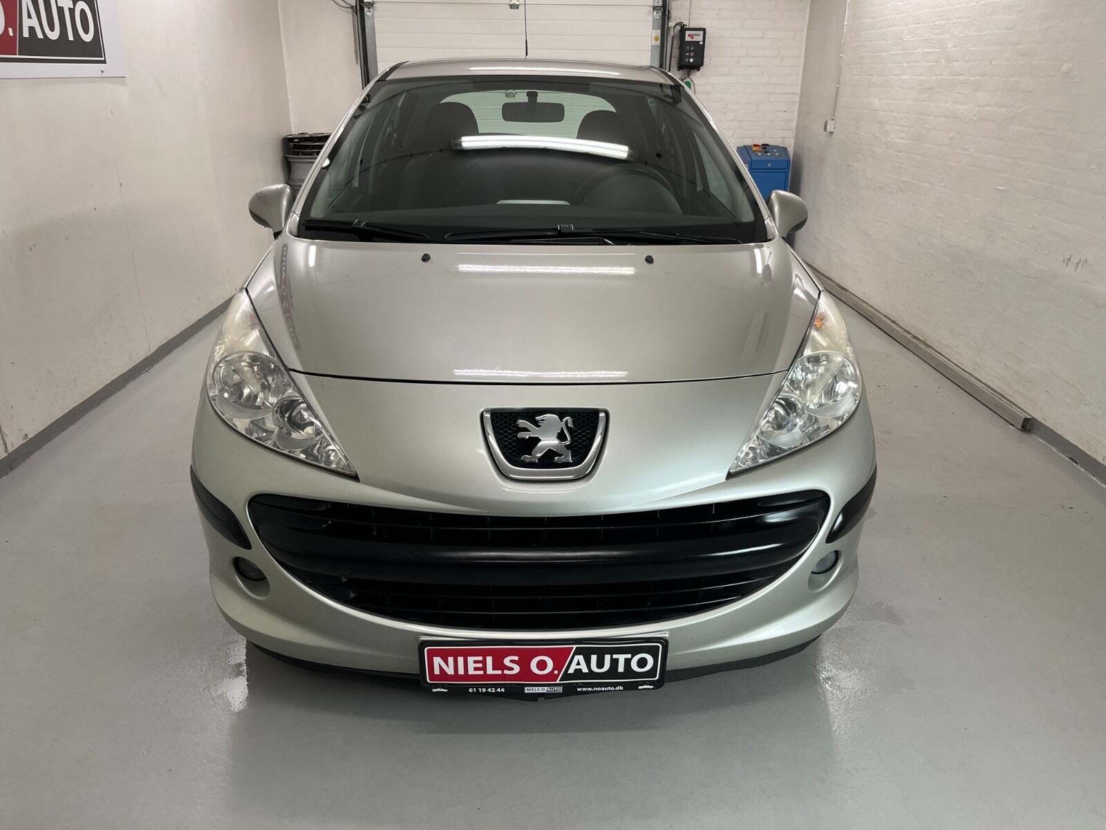 Sølv Peugeot 207 fra 2008