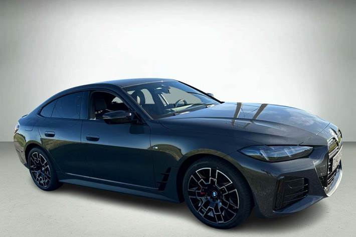 Grå BMW i4 fra 2025