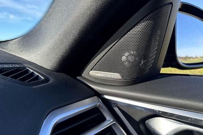 Grå BMW i4 fra 2025