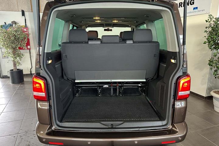 Brun VW Multivan fra 2012