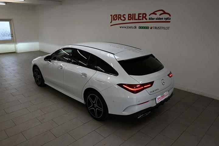 Hvid Mercedes CLA250 e fra 2024