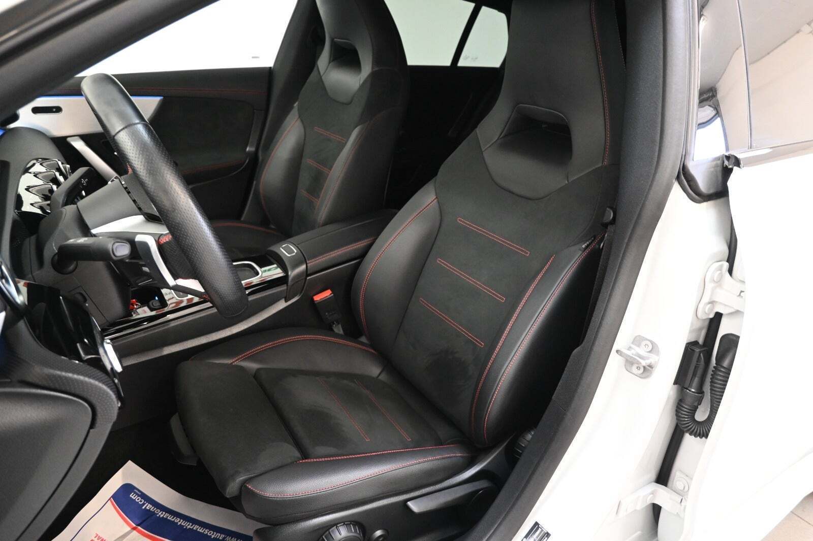 Hvid Mercedes CLA250 e fra 2024