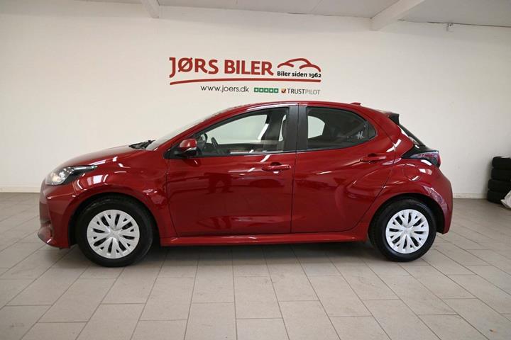 Grå Toyota Yaris fra 2021