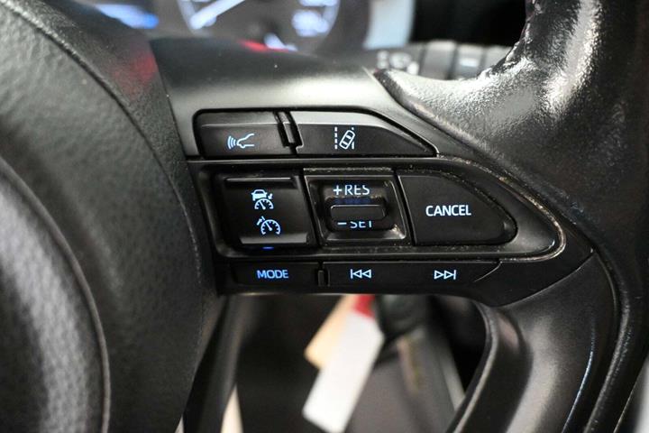 Grå Toyota Yaris fra 2021