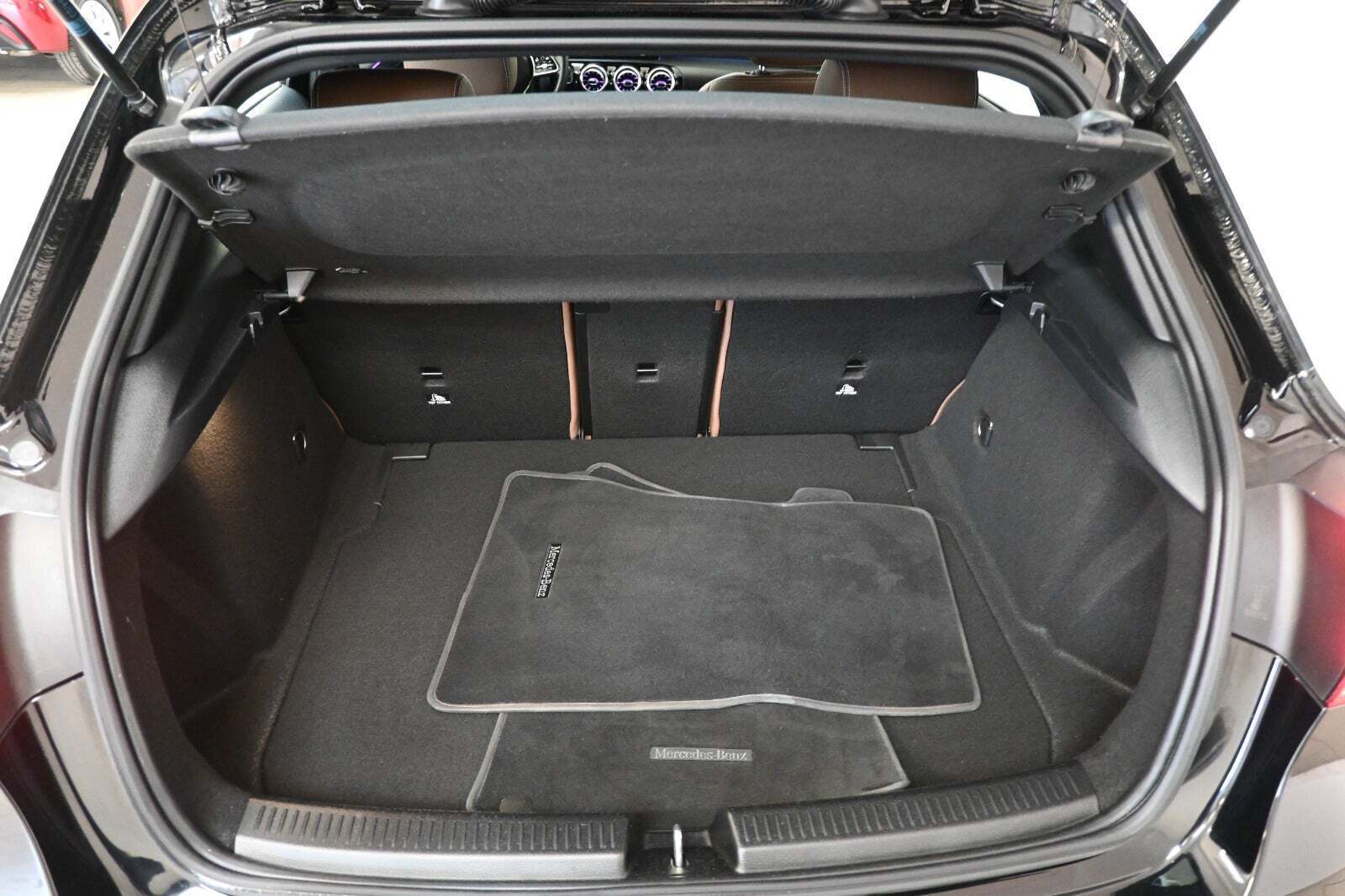 Sort Mercedes A200 fra 2019