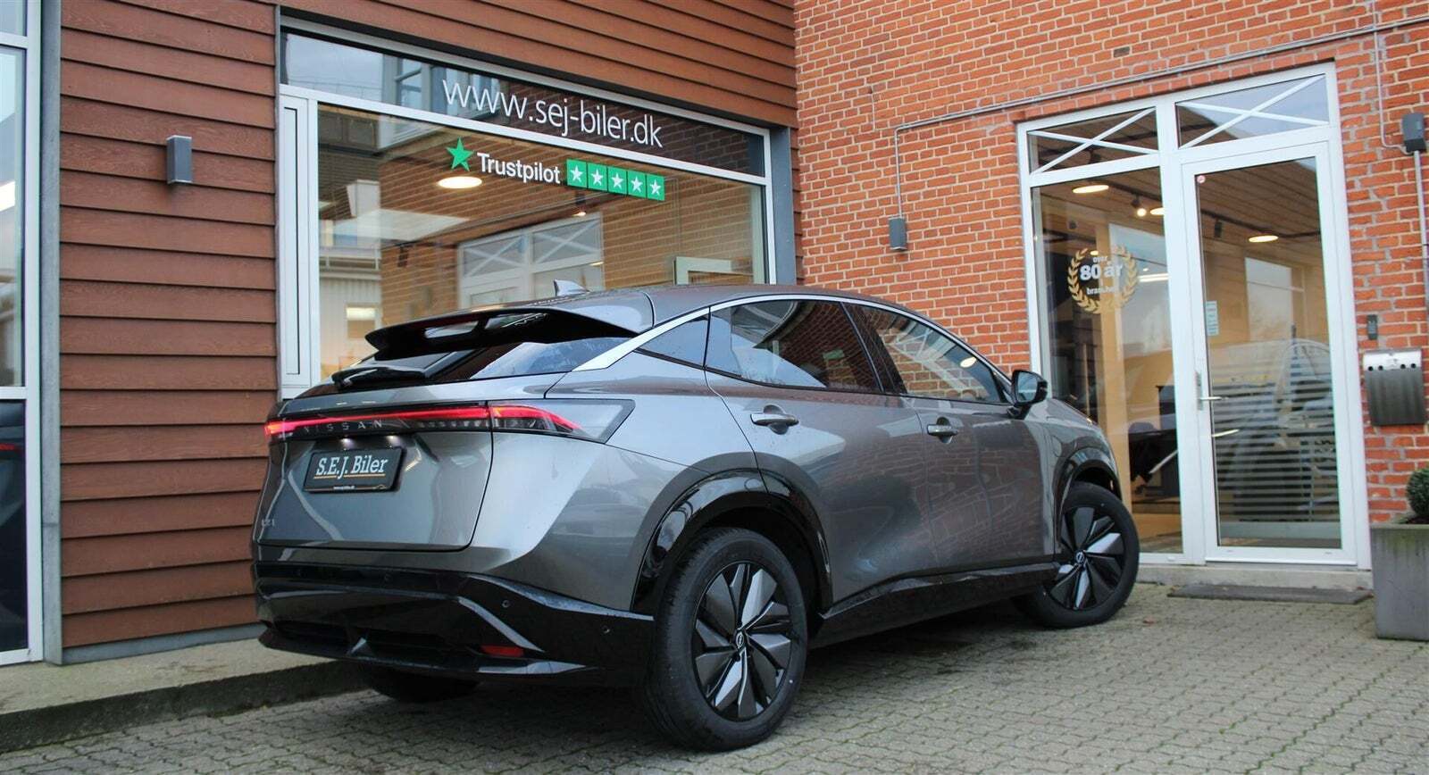 Grå Nissan Ariya fra 2025