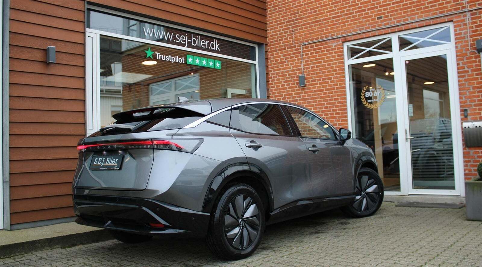 Grå Nissan Ariya fra 2025